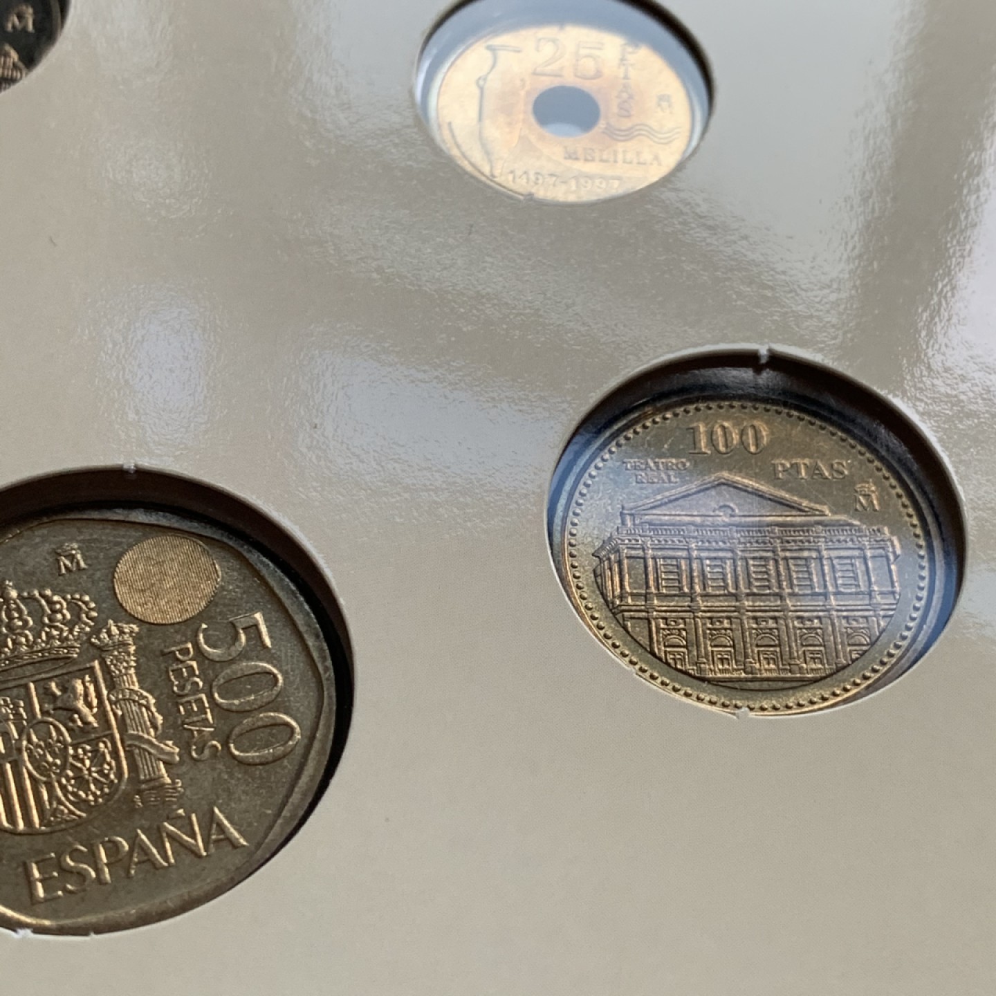 《竞宝斋》第49场-本周日，周一2场连拍（全场不限金额包邮） 西班牙 1997年 卡装8枚装套币