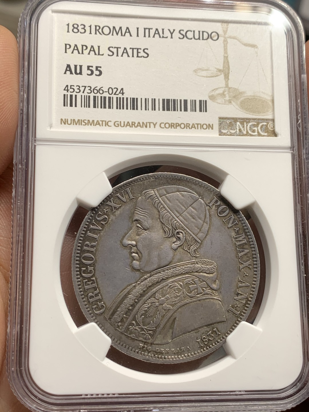 《竞宝斋》第49场-本周日，周一2场连拍（全场不限金额包邮） 1831年梵蒂冈耶稣诞生斯库多包浆大银币 NGC AU55 人物细节、容貌表情清晰可见