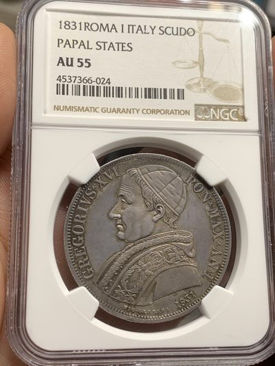 《竞宝斋》第49场-本周日，周一2场连拍（全场不限金额包邮） - 1831年梵蒂冈耶稣诞生斯库多包浆大银币 NGC AU55 人物细节、容貌表情清晰可见