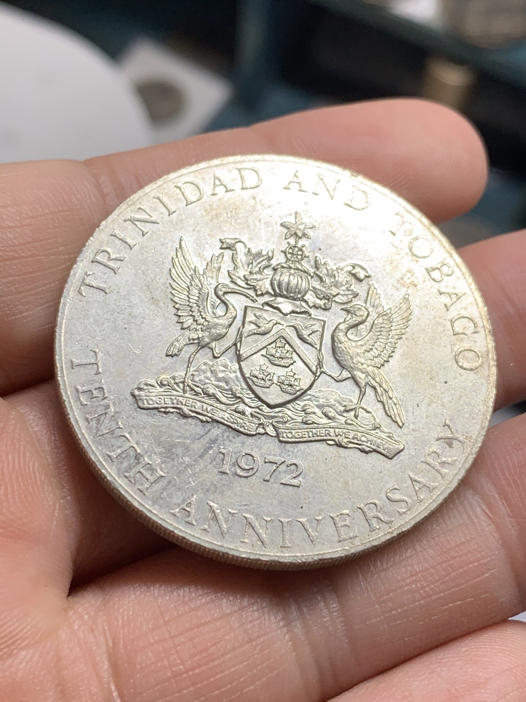 《竞宝斋》第49场-本周日，周一2场连拍（全场不限金额包邮） 特立尼亚多巴哥1972年帆船盾徽 10元 原光大银币 35.5克