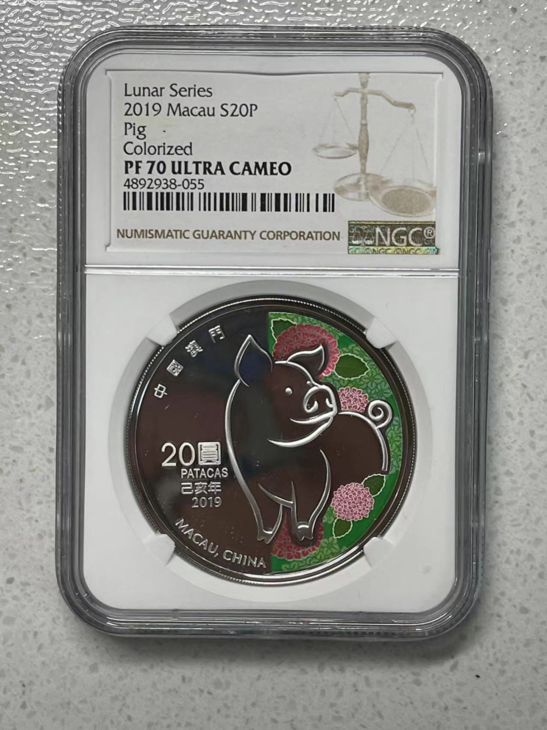 大中华拍卖第688期 2019澳门生肖彩猪精制银币含盒子证书 冠军分