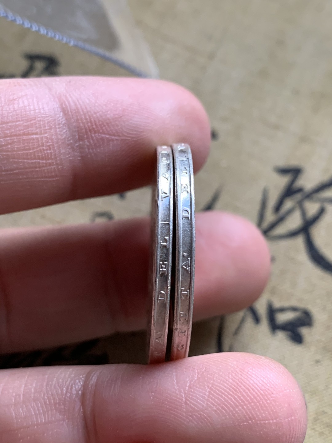 《竞宝斋》第49场-本周日，周一2场连拍（全场不限金额包邮） 梵蒂冈1978年教皇缺位500里拉银币一对（2种不同）