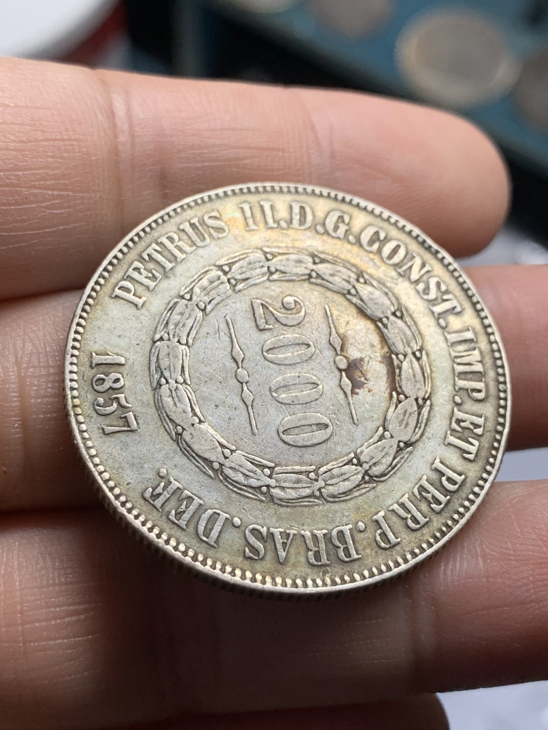 《竞宝斋》第49场-本周日，周一2场连拍（全场不限金额包邮） 巴西 1857年 2000瑞斯 叶子版 大银币 原味好品 热门品种