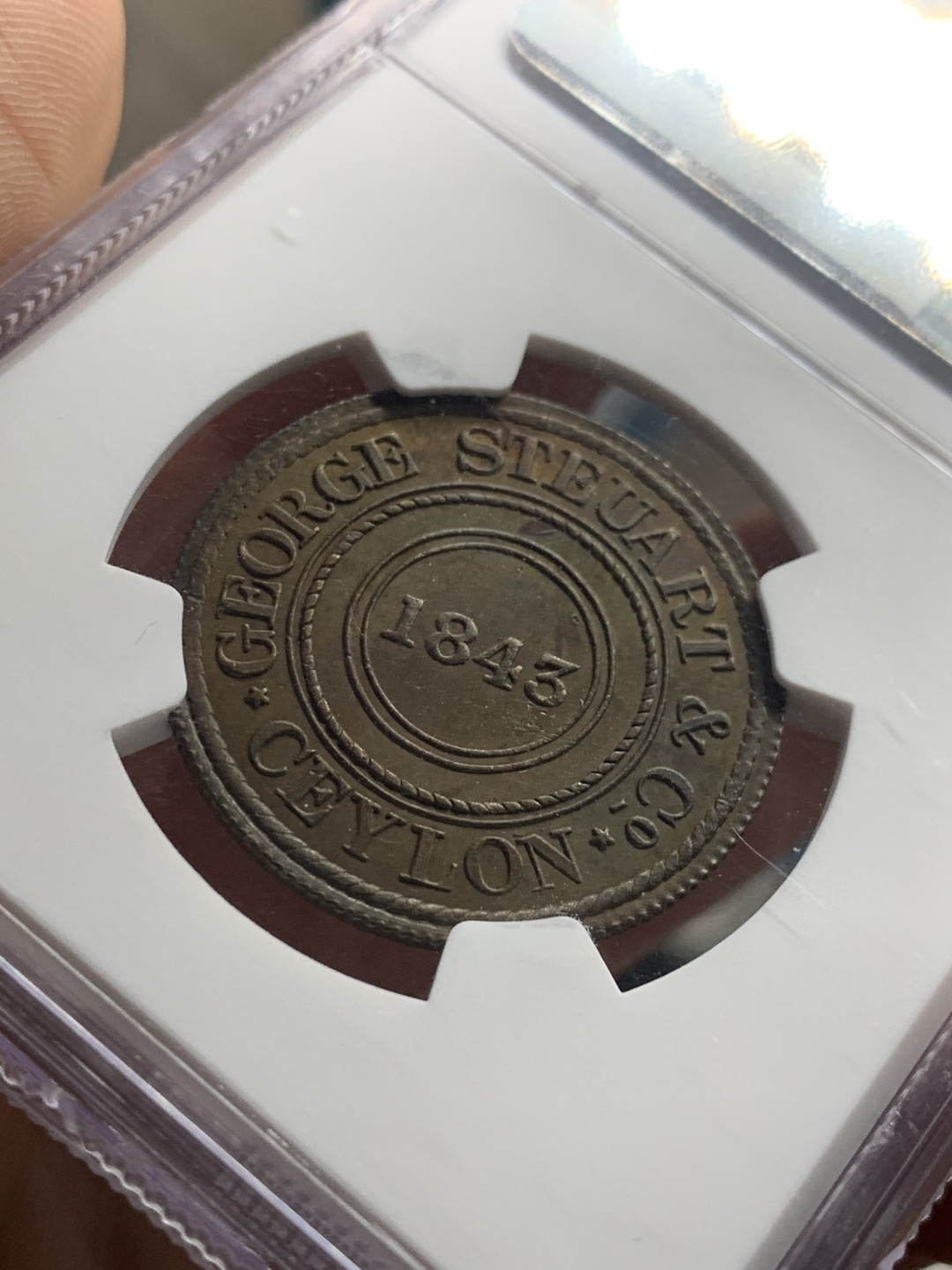 《竞宝斋》第49场-本周日，周一2场连拍（全场不限金额包邮） NGC MS61 英属锡兰 1843年种植园TOKEN 少见品种 巧克力包浆