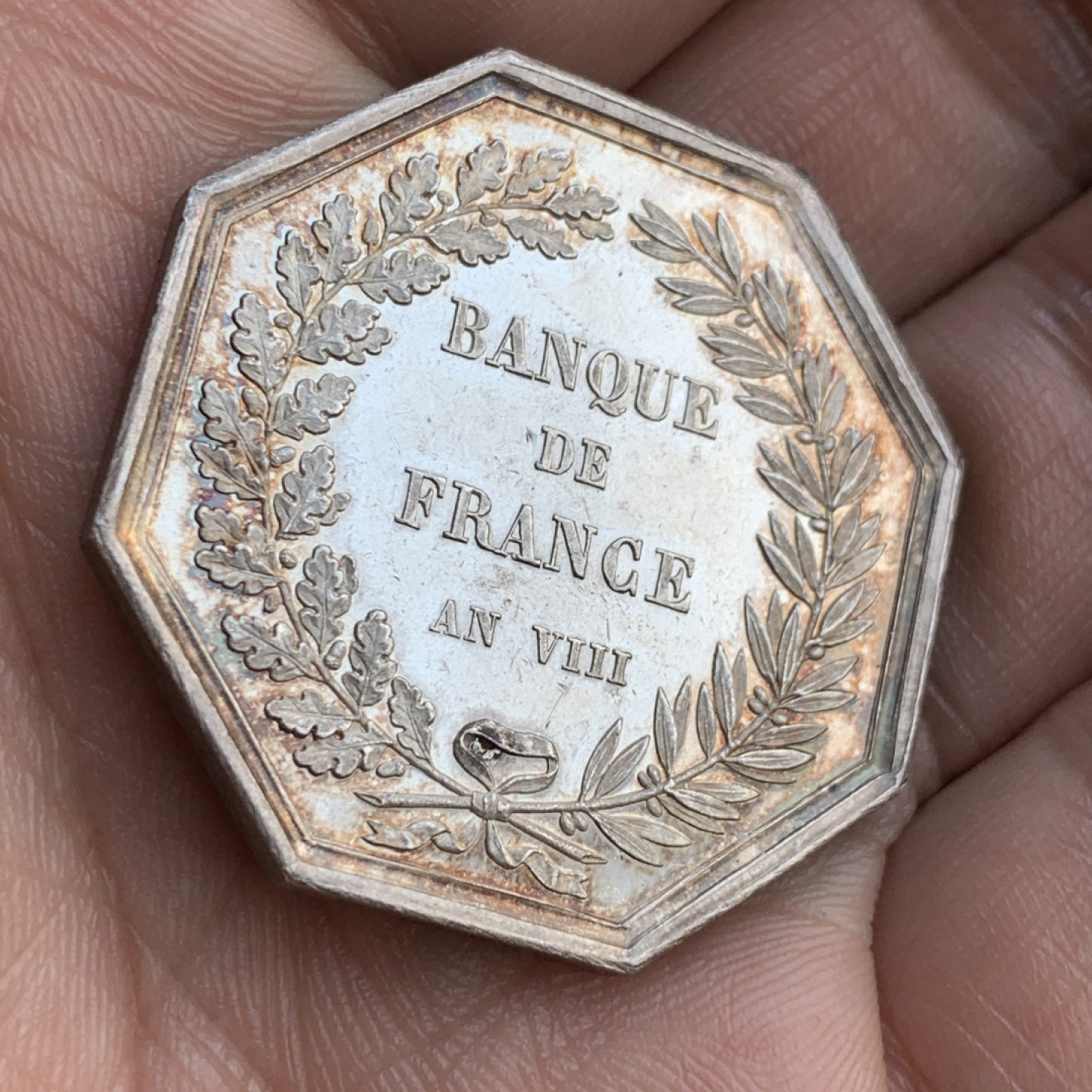 《竞宝斋》第49场-本周日，周一2场连拍（全场不限金额包邮） 非常漂亮的一枚  法国 1845-1860年邮储银行 大型八角银质代币 对角39.5mm，重25.8克 手指边铭 +银标 细节优秀 