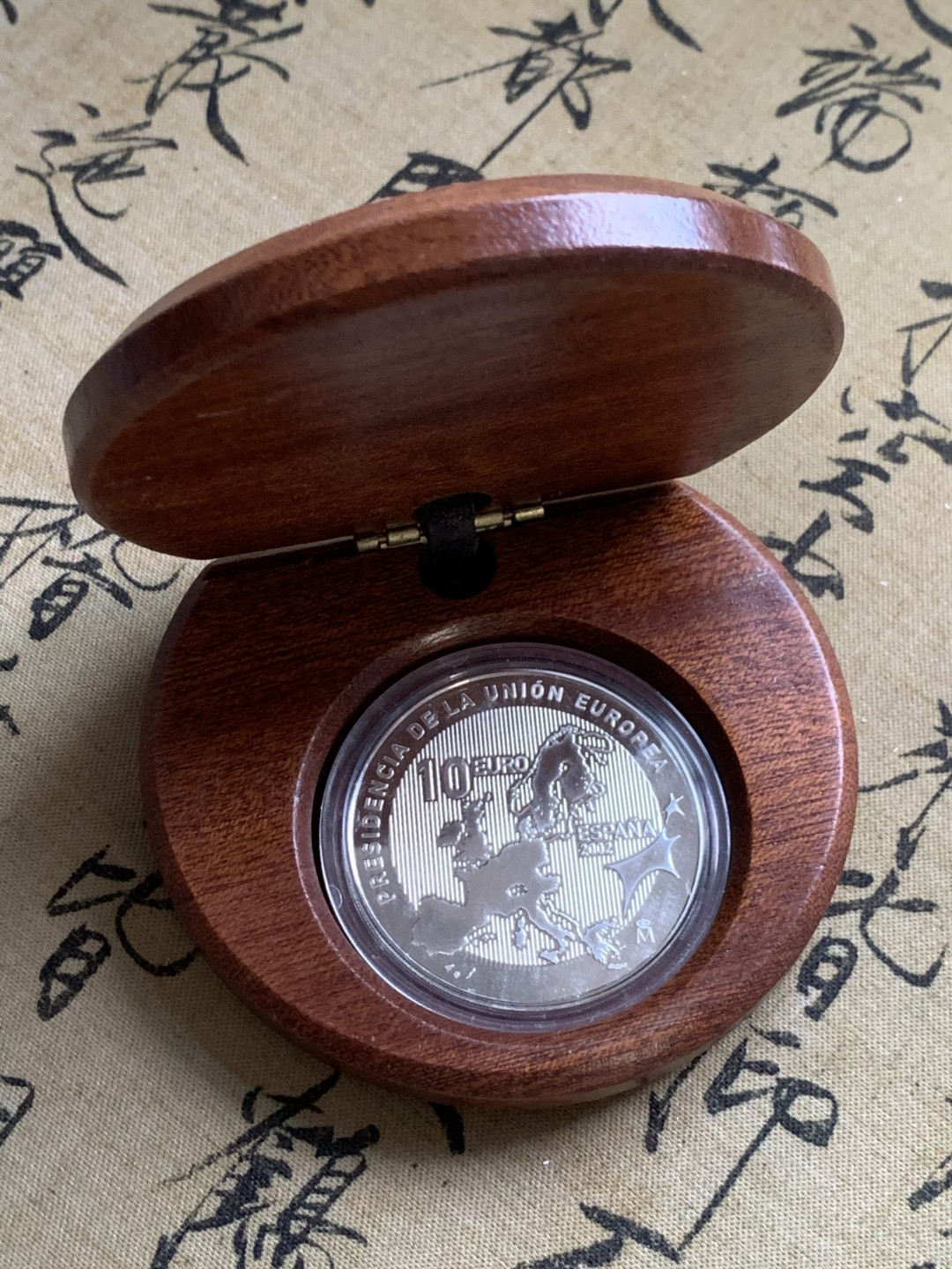 《竞宝斋》第49场-本周日，周一2场连拍（全场不限金额包邮） 原盒证书 西班牙 2002年 冬奥会 10欧元 精制大银币