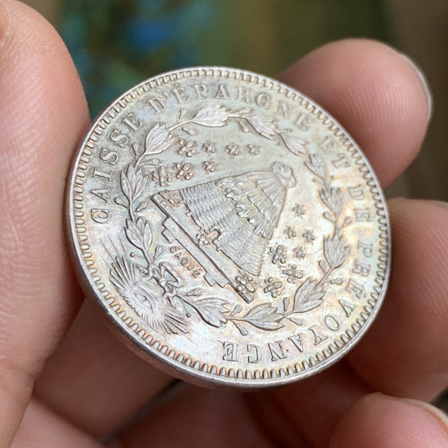 《竞宝斋》第49场-本周日，周一2场连拍（全场不限金额包邮） MS品质 1890-1900 法国储蓄银行 共济会大眼睛 银质 圆形代币12.2克 30.4mm 淡彩包浆 细节很好蜜蜂栩栩如生 丰饶角 银标