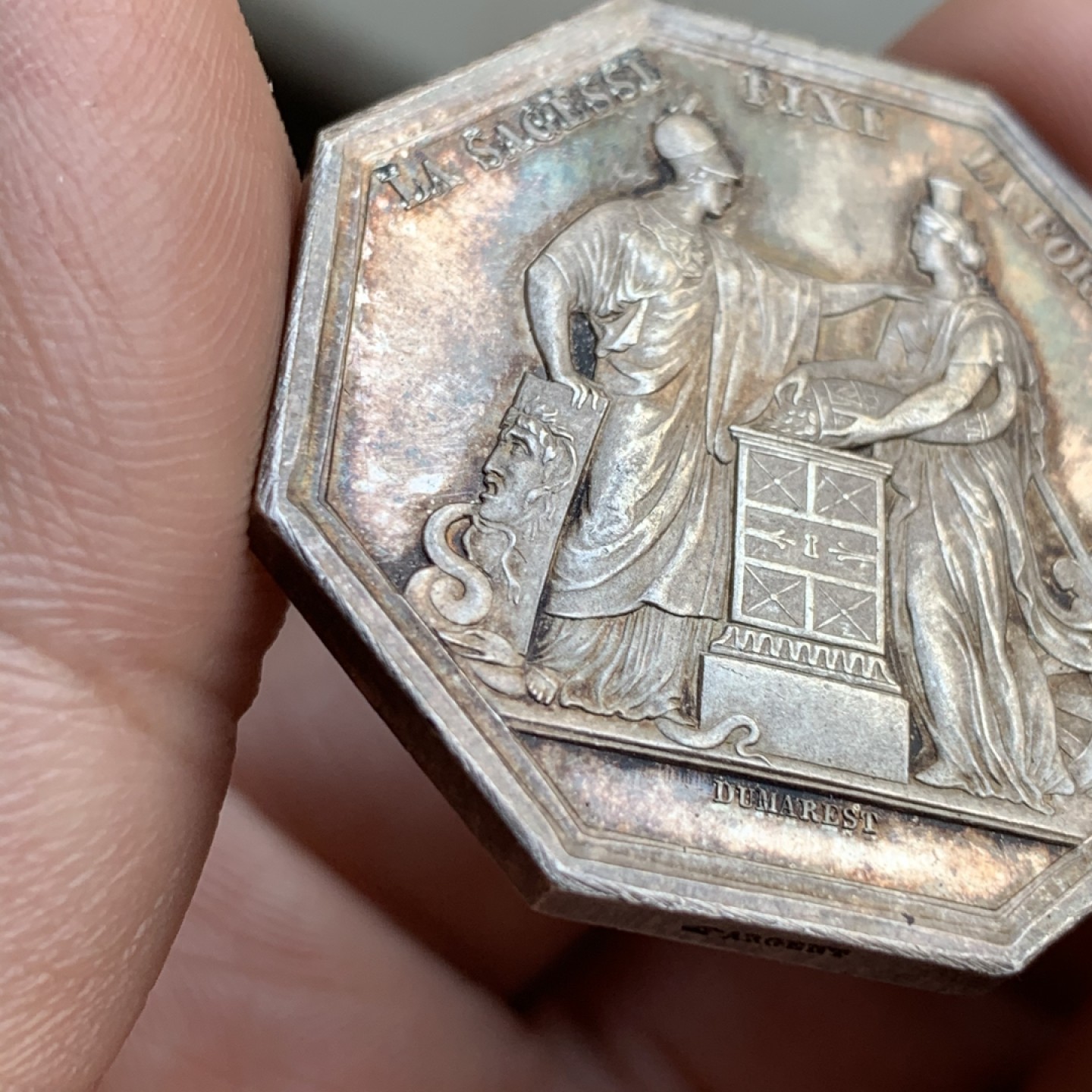 《竞宝斋》第49场-本周日，周一2场连拍（全场不限金额包邮） 非常漂亮的一枚  法国 1845-1860年邮储银行 大型八角银质代币 对角39.5mm，重25.8克 手指边铭 +银标 细节优秀 