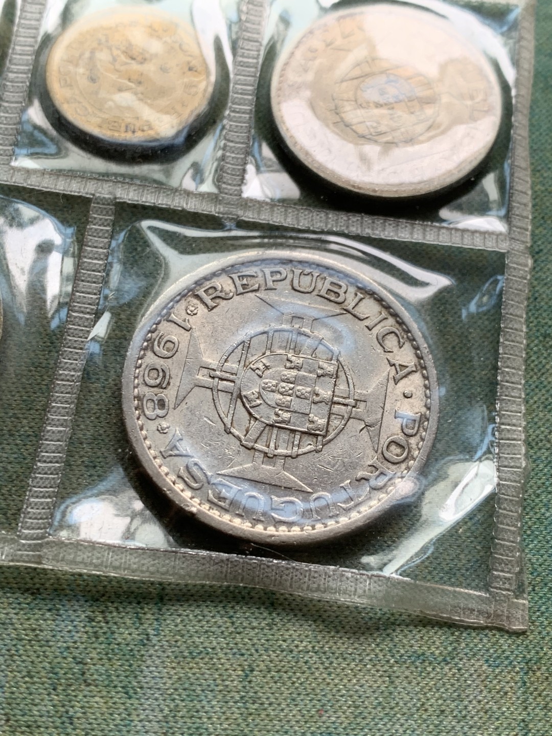 《竞宝斋》第49场-本周日，周一2场连拍（全场不限金额包邮） 葡属澳门5枚套，其中5元为银币