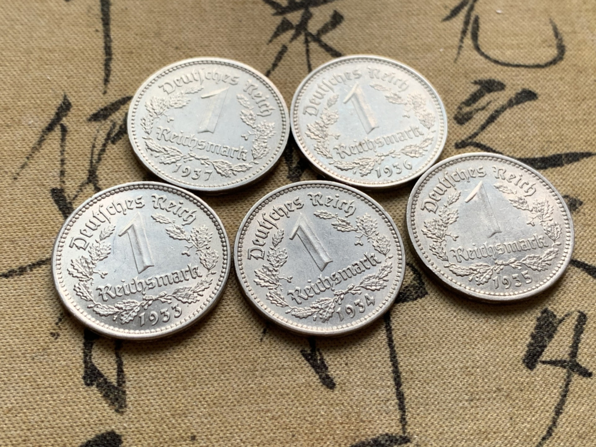 《竞宝斋》第49场-本周日，周一2场连拍（全场不限金额包邮） 德国1933-1937年1马克镍币5枚套