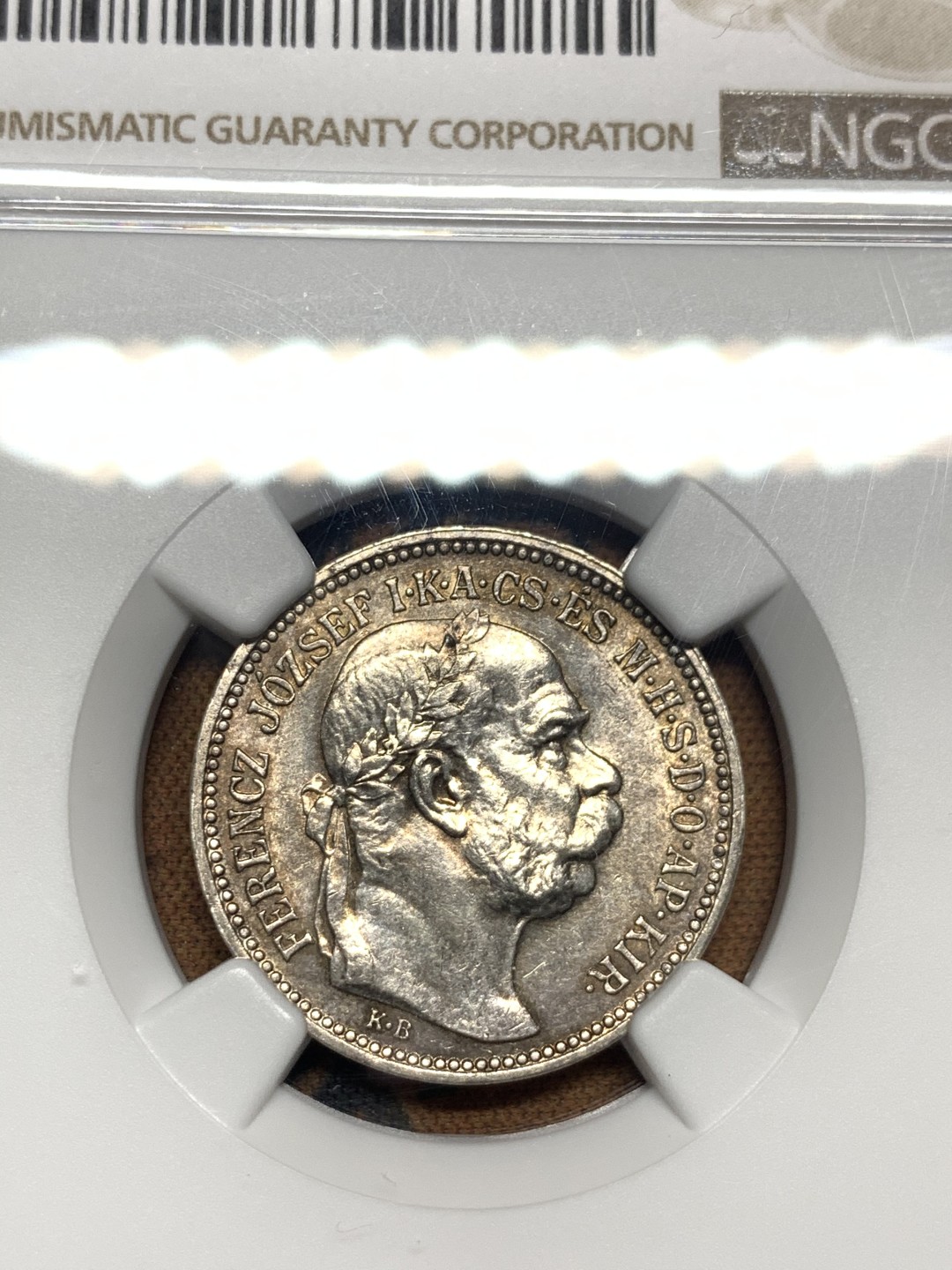 《竞宝斋》第50场-本周日，周一2场连拍（全场不限金额包邮） NGC UNC 五彩 匈牙利 1915年 1克朗 银币 背面经典的歪帽子
