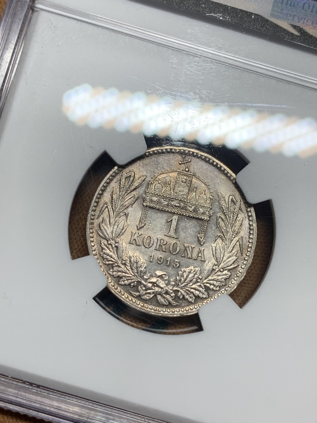 《竞宝斋》第50场-本周日，周一2场连拍（全场不限金额包邮） NGC UNC 五彩 匈牙利 1915年 1克朗 银币 背面经典的歪帽子