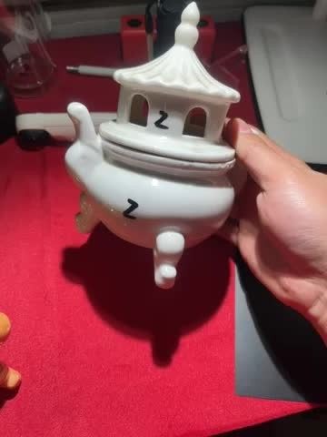 70年代文革瓷器，双层香炉，造型独特，瓷质细腻，适合居家摆设，收藏，每一个都是视屏，包老保真，别拿新货对比，给老铁们上5个，好东西有好价，喜欢的不要错过，受疫情影响暂时发不了快递，等解封顺丰发货，3单包邮可以存货 - 库存未使用，文革瓷双层香炉2号