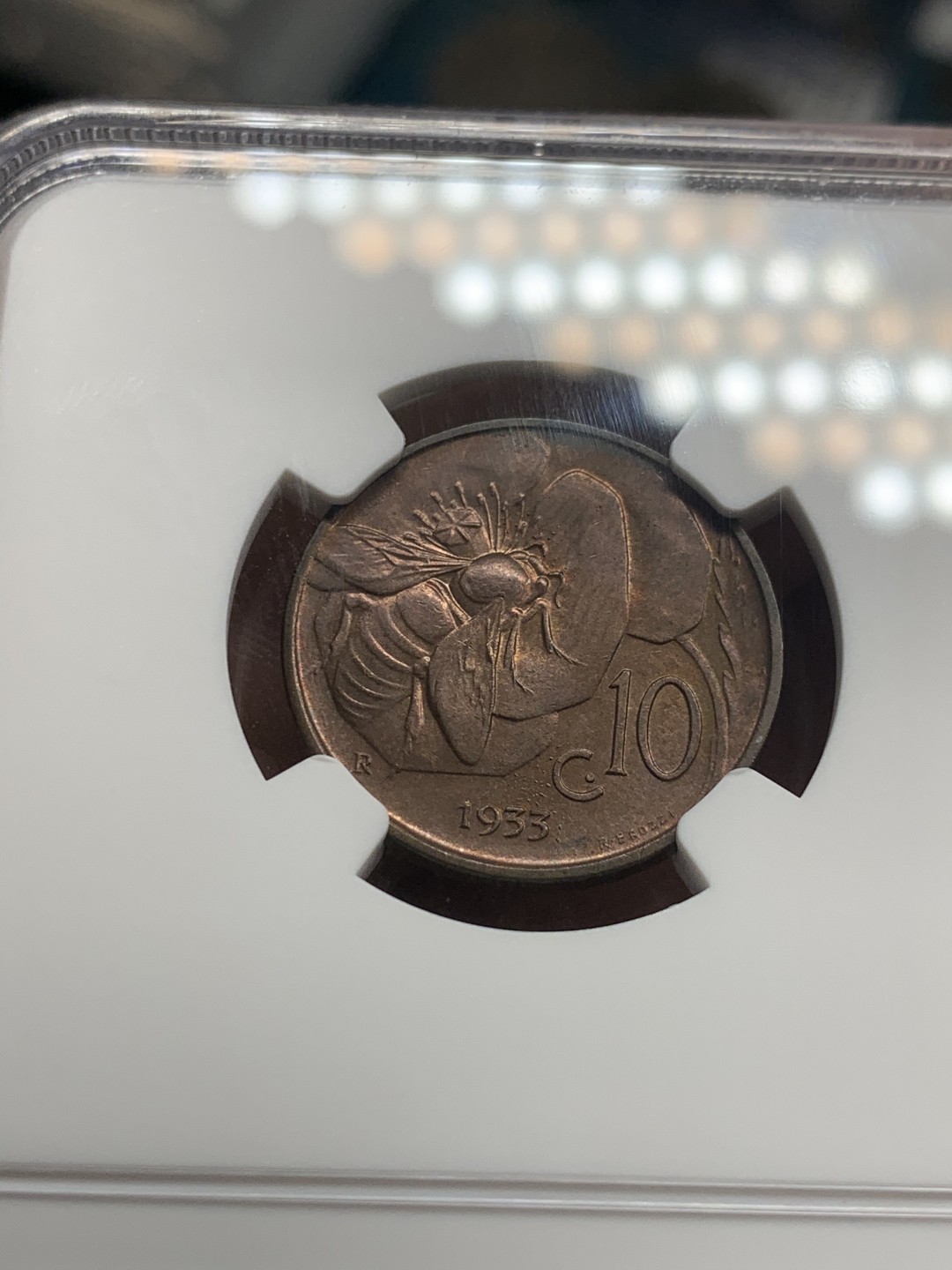《竞宝斋》第50场-本周日，周一2场连拍（全场不限金额包邮） NGC MS61 意大利1933年小蜜蜂10分铜币