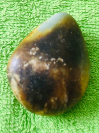 和田地产籽料原石。鹿皮籽、天然皮色，天然鸡心状。无修型、无二上。包真、支持国检。 - 和田地产籽料原石。鹿皮籽、天然皮色，天然鸡心状。无修型、无二上。包真、支持国检。
