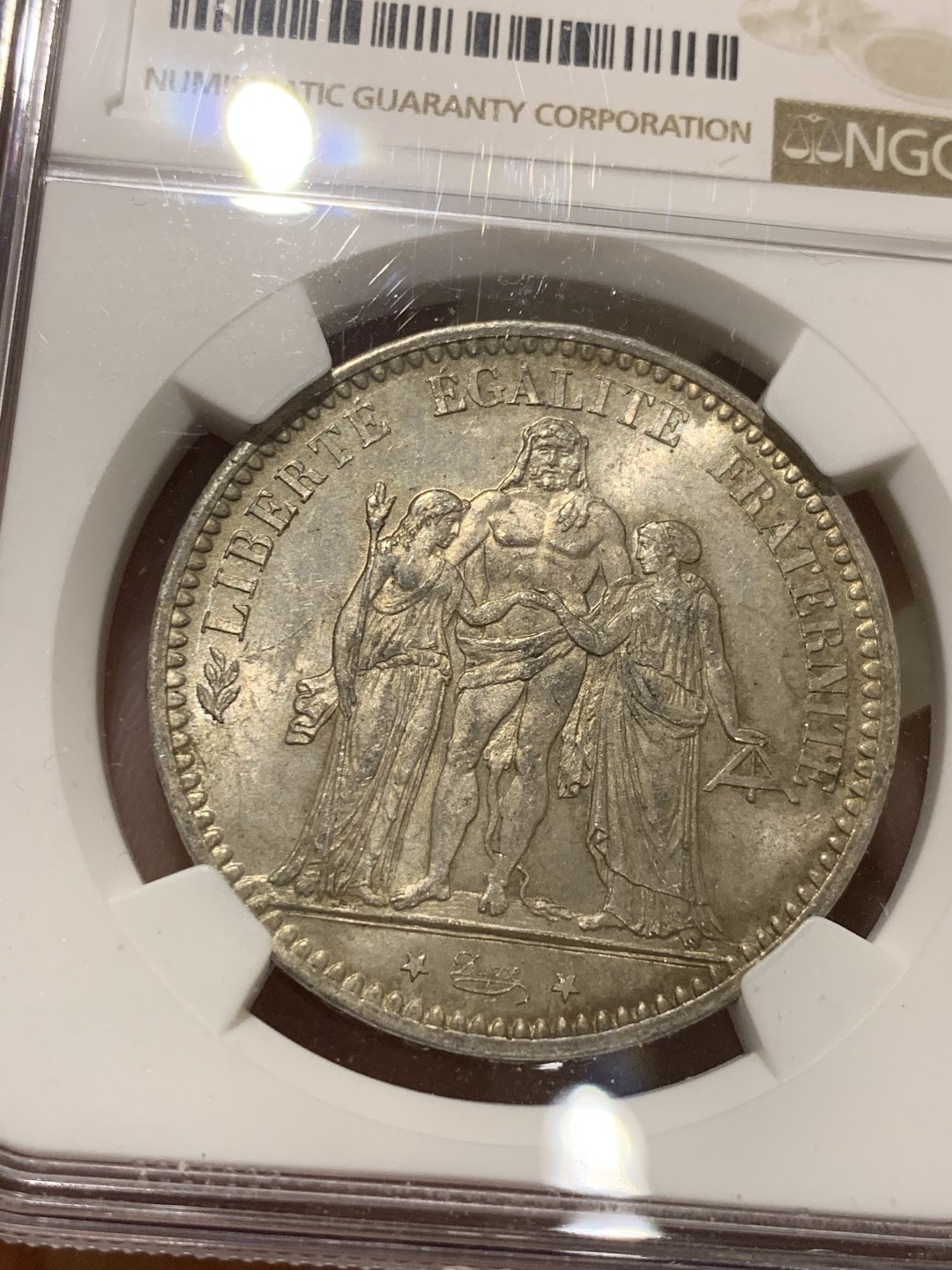 《竞宝斋》第50场-本周日，周一2场连拍（全场不限金额包邮） NGC MS62 法国 1873年 大力神 5法郎 银币 五彩包浆 非常的漂亮