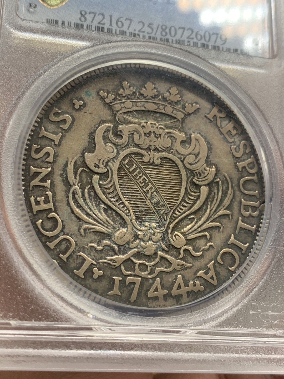 《竞宝斋》第50场-本周日，周一2场连拍（全场不限金额包邮） PCGS 亚军分 VF25 意大利 1744 托斯卡纳-卢卡”圣马丁赠送斗篷”斯库多大银币  加厚盒子 背人物轮廓清晰 至此已是相当不易
