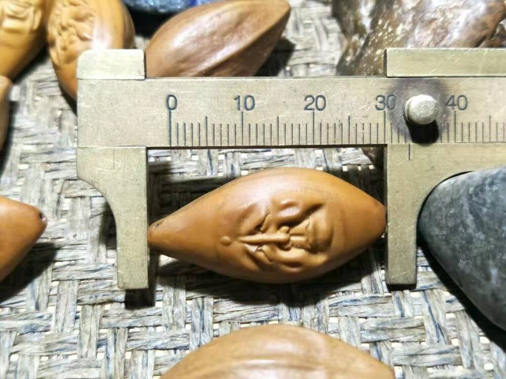 精美橄榄核雕刻原皮十八罗汉长串一条，