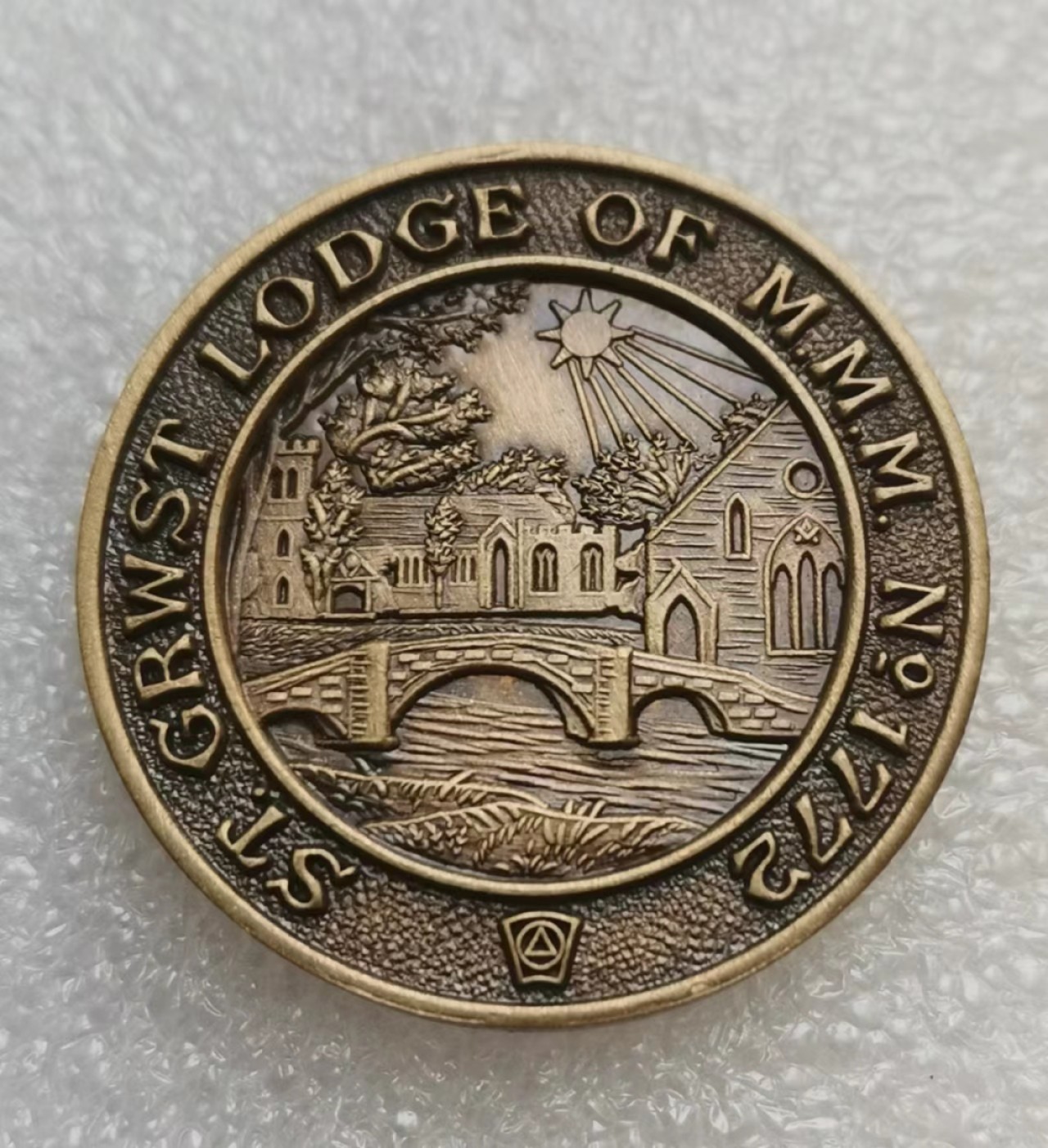 瓶子🏺第35期拍卖 共济会20世纪中期1772号分会景观铜章（衔尾蛇上有文字）