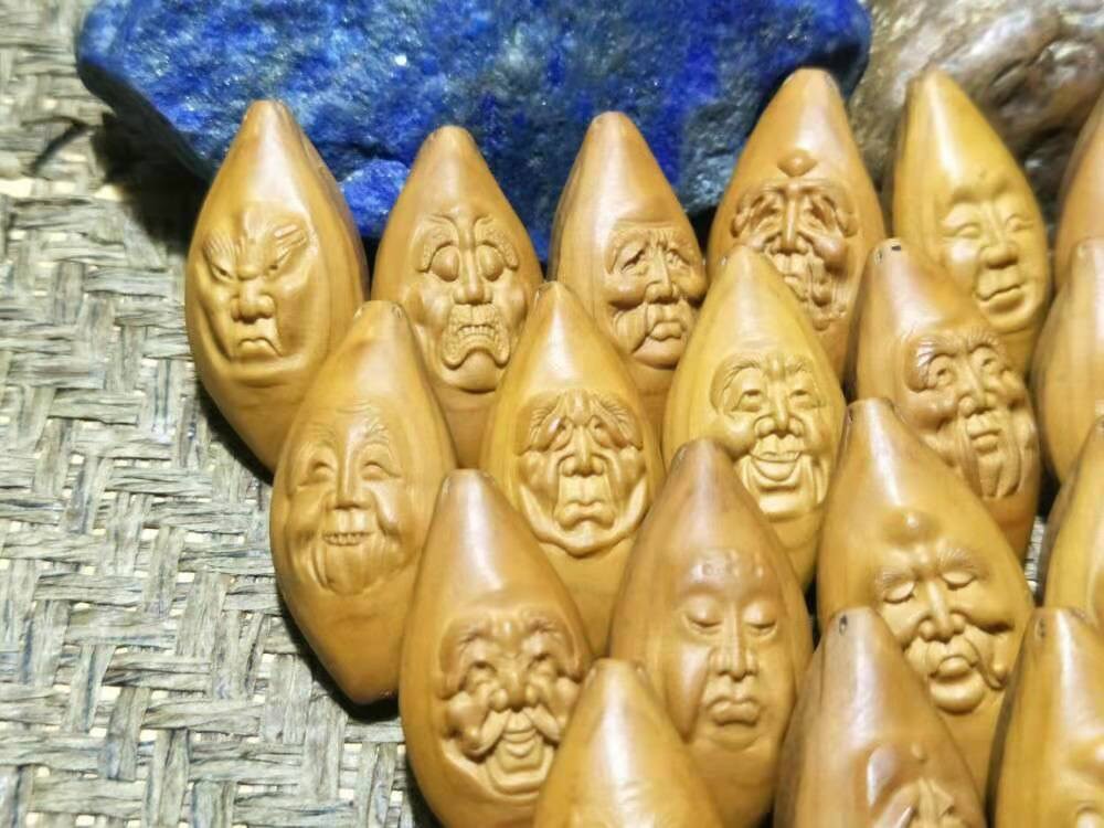精美橄榄核雕刻原皮十八罗汉长串一条，