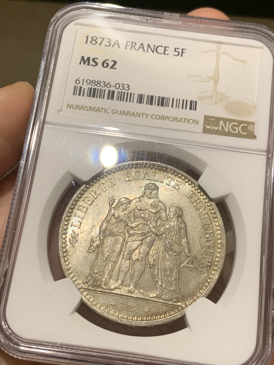 《竞宝斋》第50场-本周日，周一2场连拍（全场不限金额包邮） NGC MS62 法国 1873年 大力神 5法郎 银币 五彩包浆 非常的漂亮