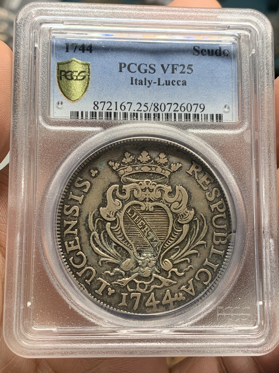 《竞宝斋》第50场-本周日，周一2场连拍（全场不限金额包邮） PCGS 亚军分 VF25 意大利 1744 托斯卡纳-卢卡”圣马丁赠送斗篷”斯库多大银币  加厚盒子 背人物轮廓清晰 至此已是相当不易
