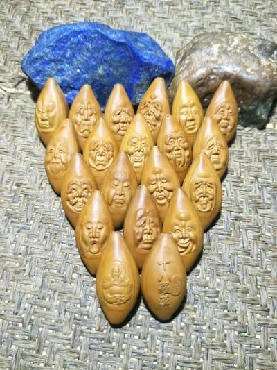精美橄榄核雕刻原皮十八罗汉长串一条， - 精美橄榄核雕刻原皮十八罗汉长串一条，
