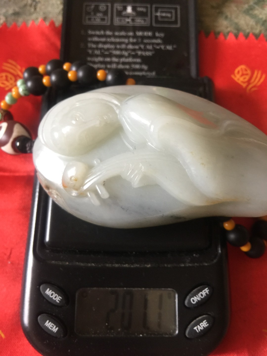和田籽料把件：眧君出塞。青花、独籽、立体雕刻。干净、细腻、油润、背留原皮。包真、包邮、支持国检。