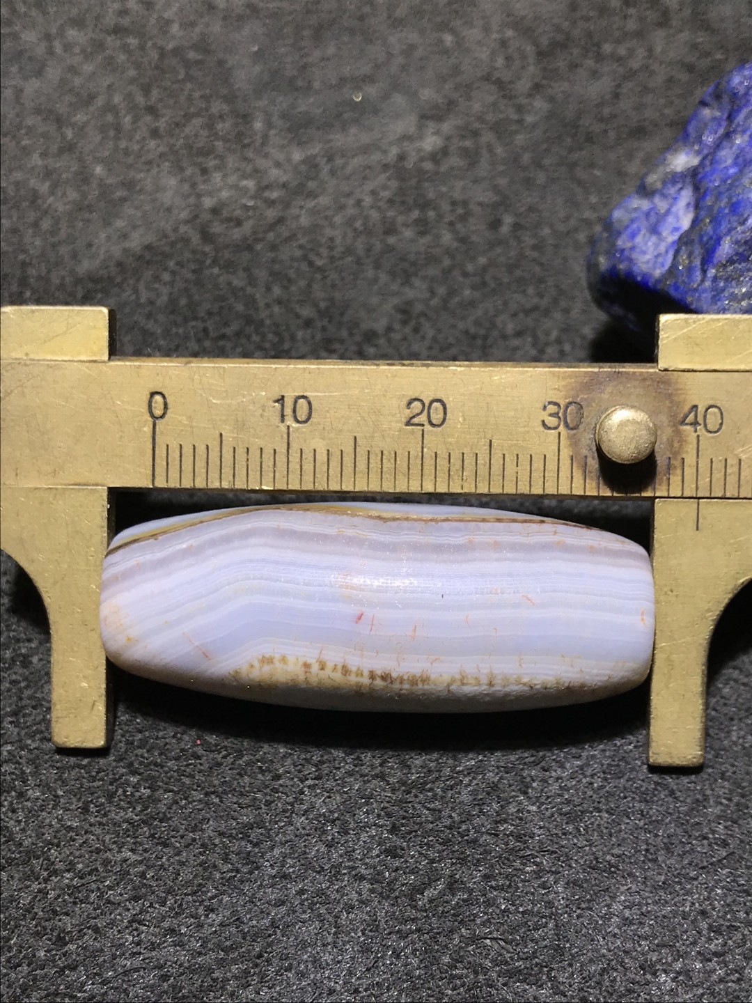 天然高玉化风化千层纹玛瑙桶珠一颗 ，