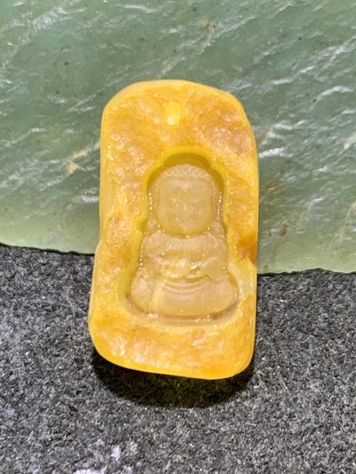 精美天然乌克兰蜜蜡原石雕刻宝宝佛小吊坠一个， - 精美天然乌克兰蜜蜡原石雕刻宝宝佛小吊坠一个，