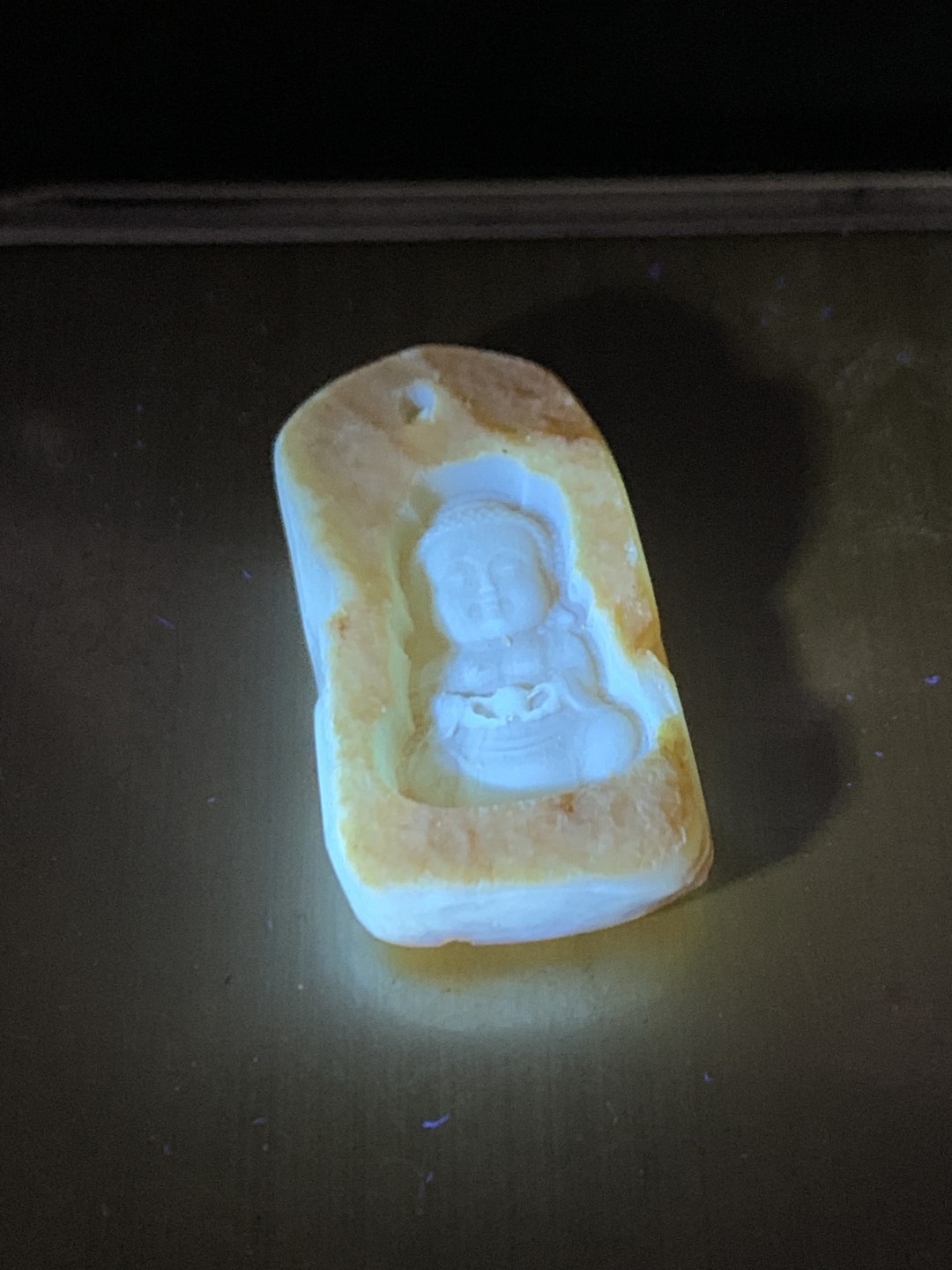 精美天然乌克兰蜜蜡原石雕刻宝宝佛小吊坠一个，