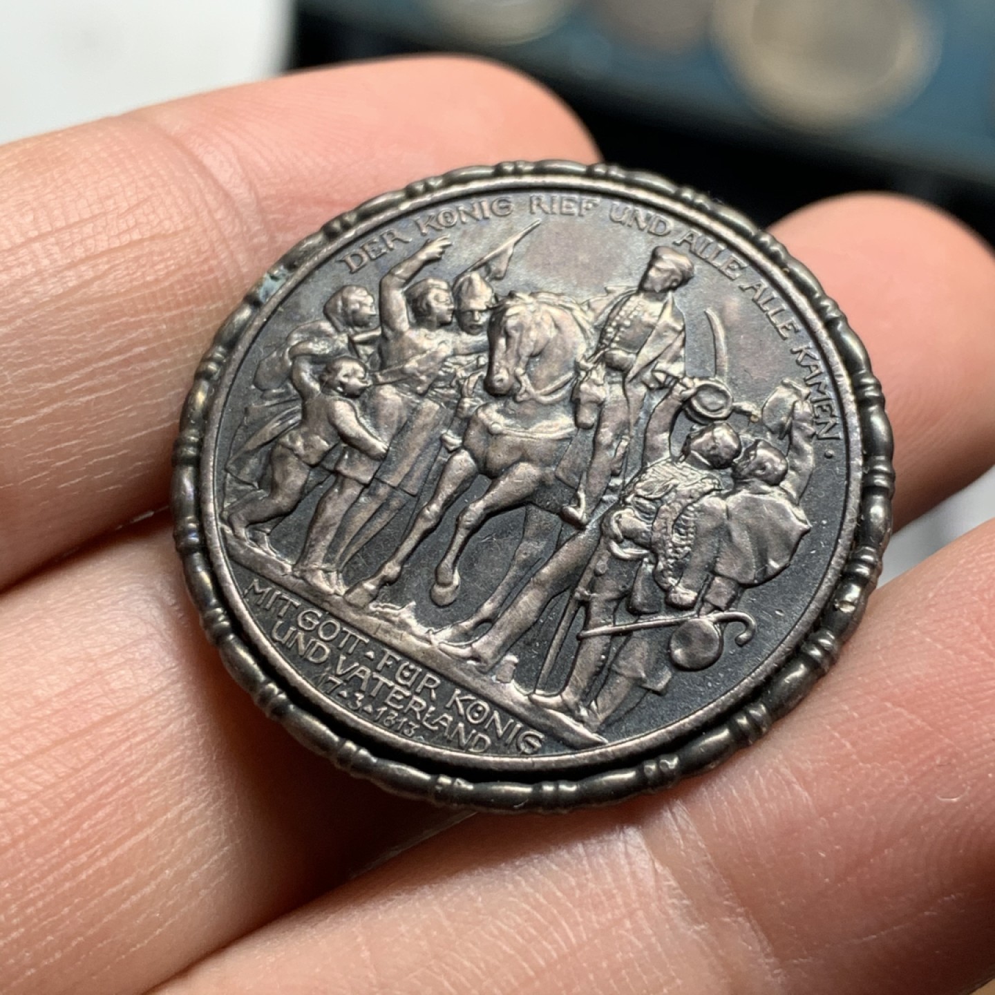 《竞宝斋》第51场-本周日，周一2场连拍（全场不限金额包邮） 德国普鲁士1913年普法战争2马克 黑包浆银币 做胸针