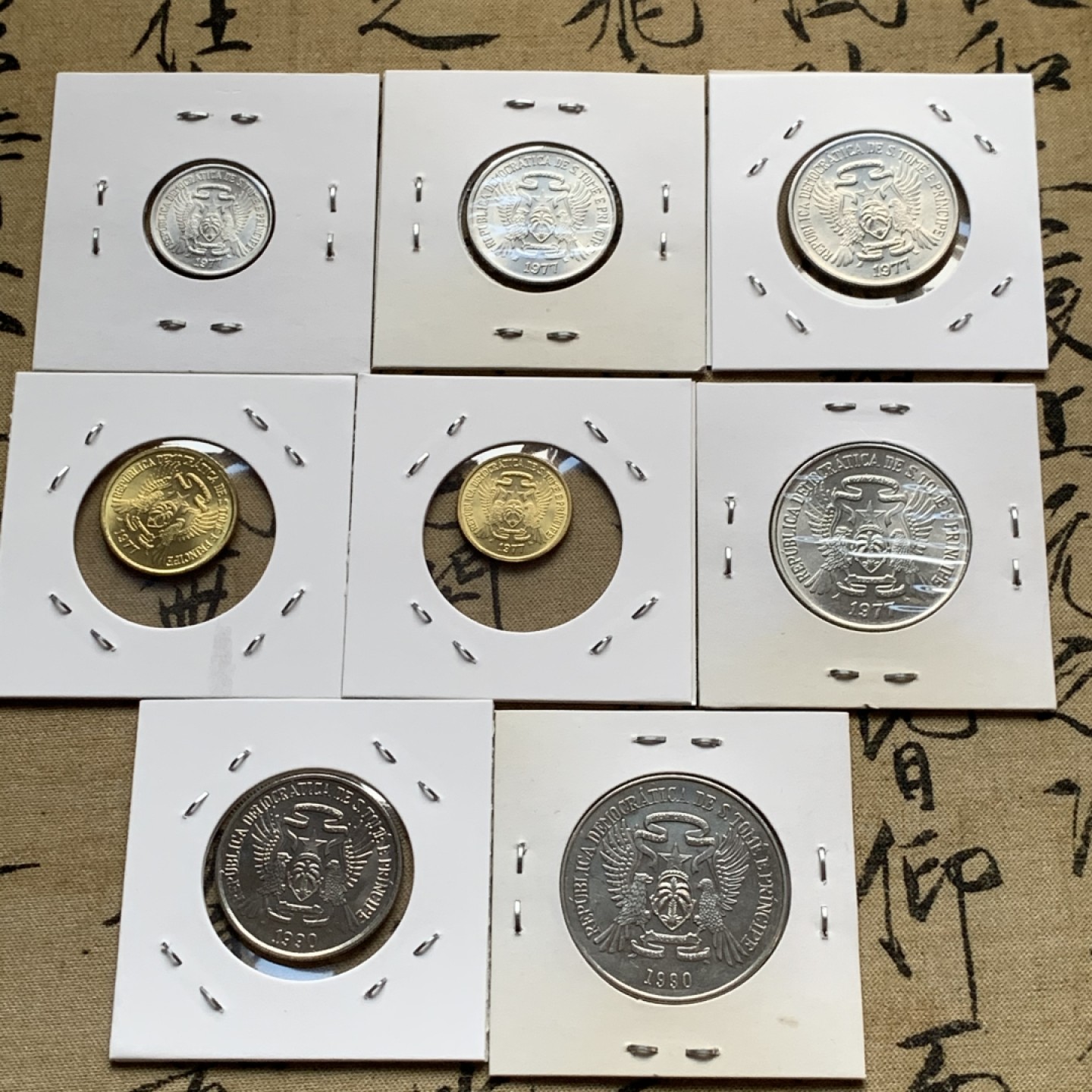 《竞宝斋》第51场-本周日，周一2场连拍（全场不限金额包邮） 圣多美和普林西比1977年全套6枚+1990年FAO全套2枚 铸量少 除1990年50多布拉为AU其他各枚均暴光BU