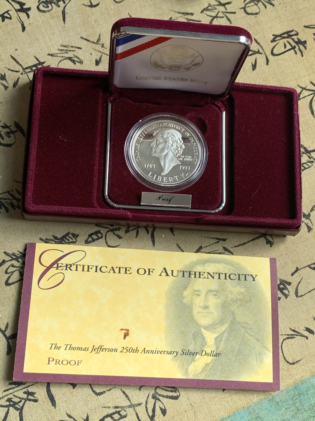 《竞宝斋》第51场-本周日，周一2场连拍（全场不限金额包邮） 原盒证书 美国 1993年 杰克逊 1元 精制大银币