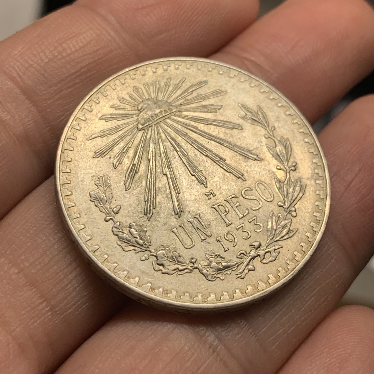 《竞宝斋》第51场-本周日，周一2场连拍（全场不限金额包邮） 墨西哥 1933年 1比索鹰洋 银币 原味带光好品 可以送评