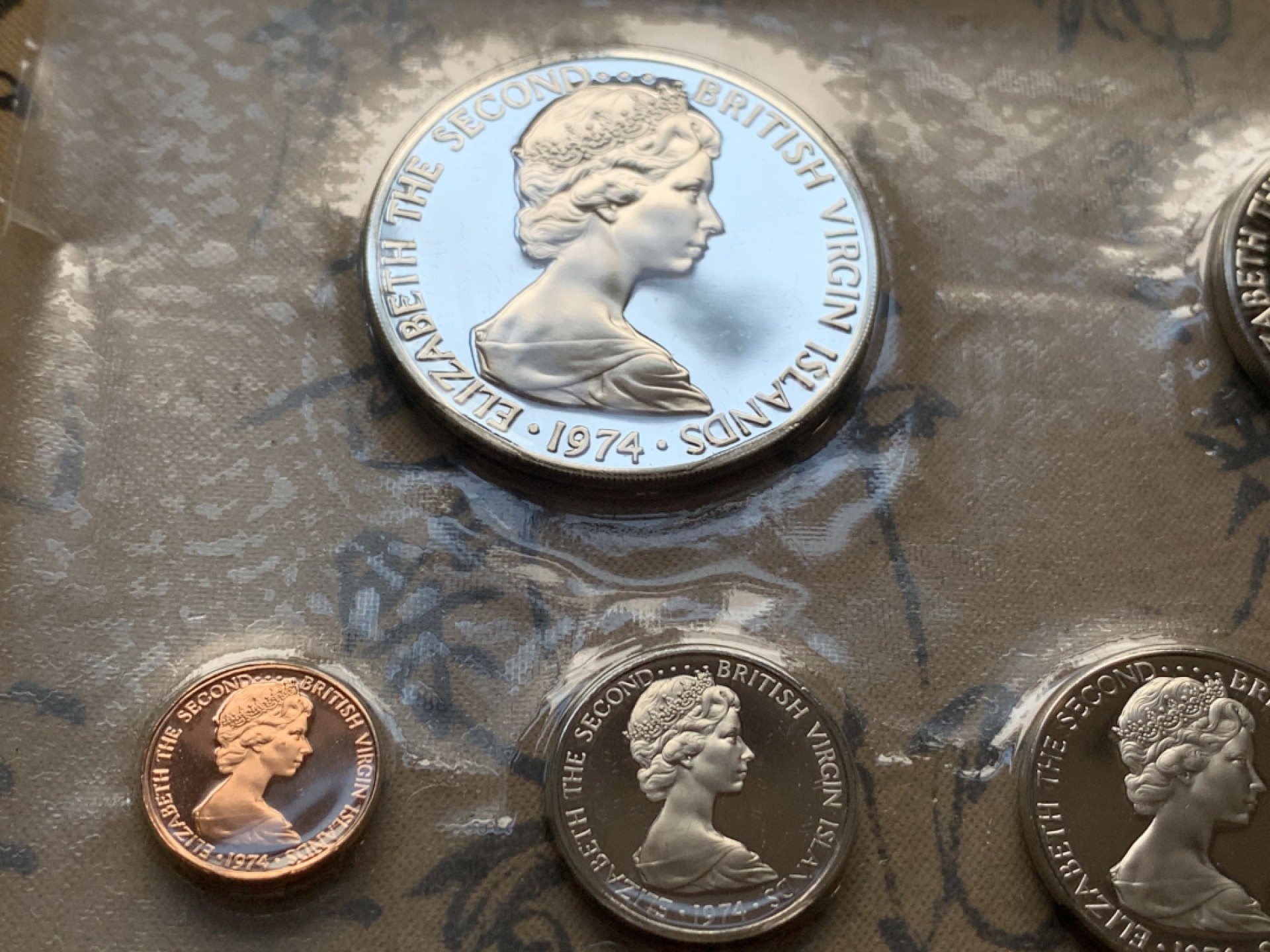 《竞宝斋》第51场-本周日，周一2场连拍（全场不限金额包邮） 原盒证书 维京群岛 1974年 鸟类 6枚套 富兰克林造币厂 精制纪念币 最大枚是银币