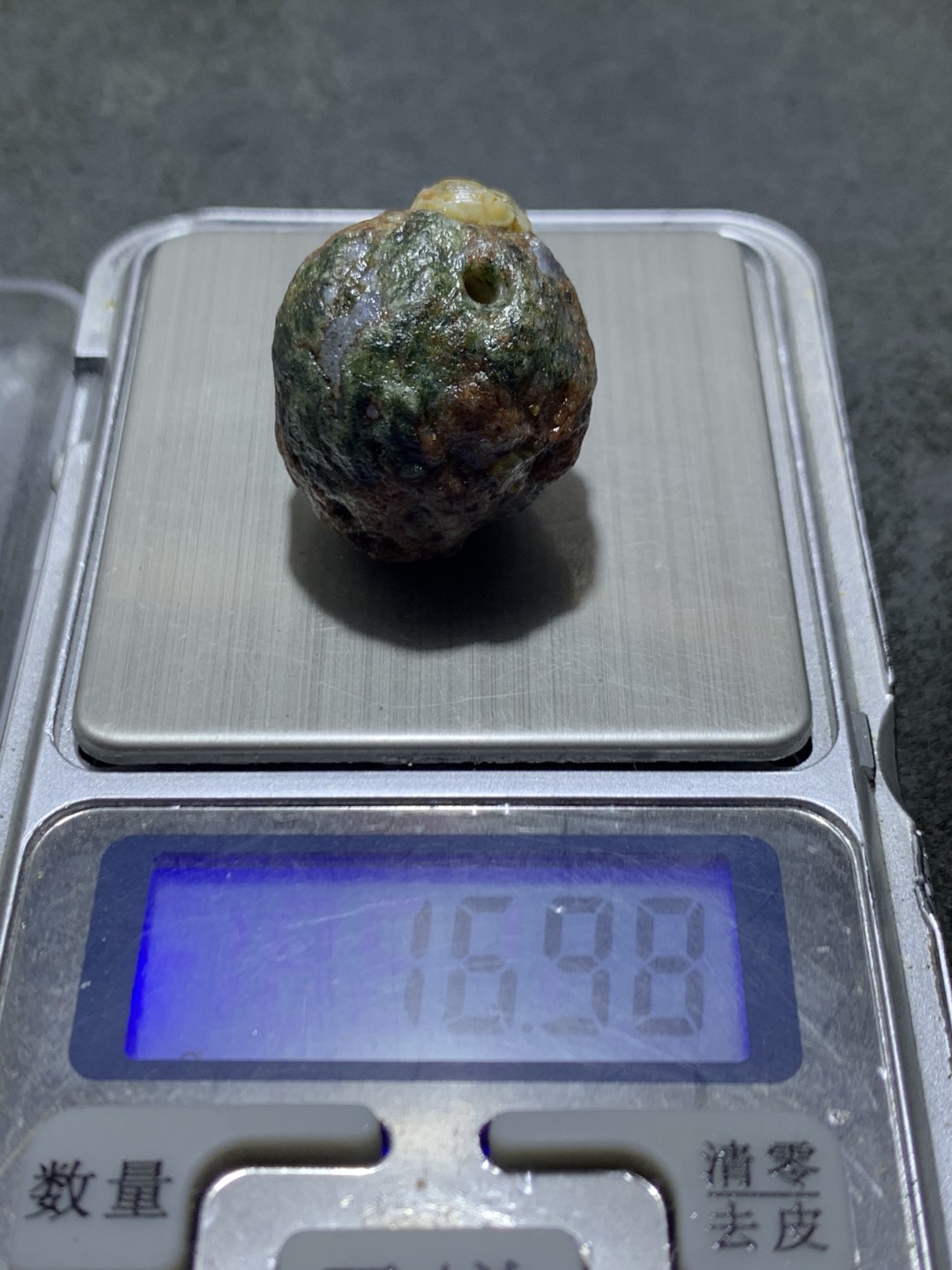 精美罕见高玉化外蒙绿眼石原石珠子一颗，