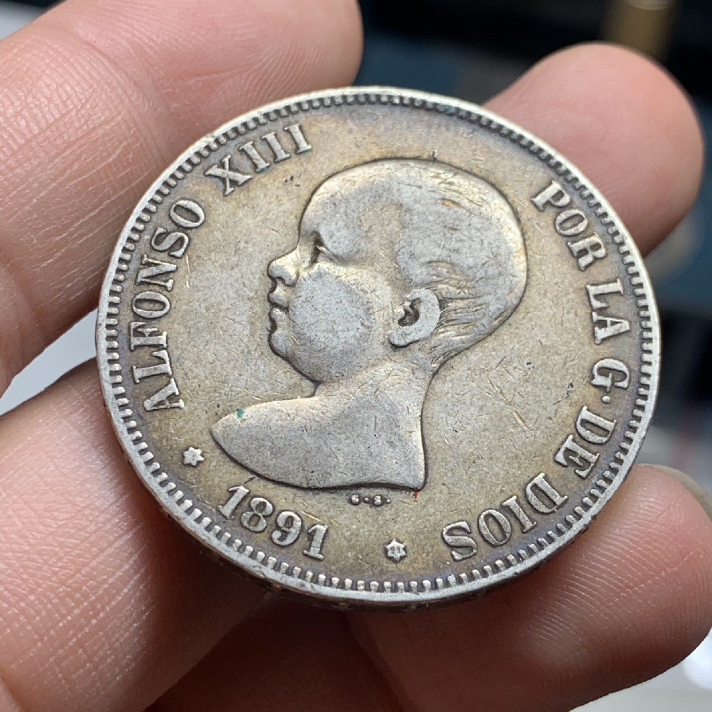 《竞宝斋》第51场-本周日，周一2场连拍（全场不限金额包邮） 西班牙 1891年 阿方索十三世 5比塞塔双柱 五彩包浆 非常漂亮 大银币