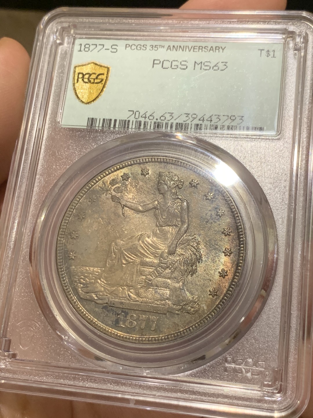 《竞宝斋》第51场-本周日，周一2场连拍（全场不限金额包邮） PCGS-MS63 美国 1877年 拿花贸易银 PC35周年盒  双面超五彩太难的了，一枚可毕业