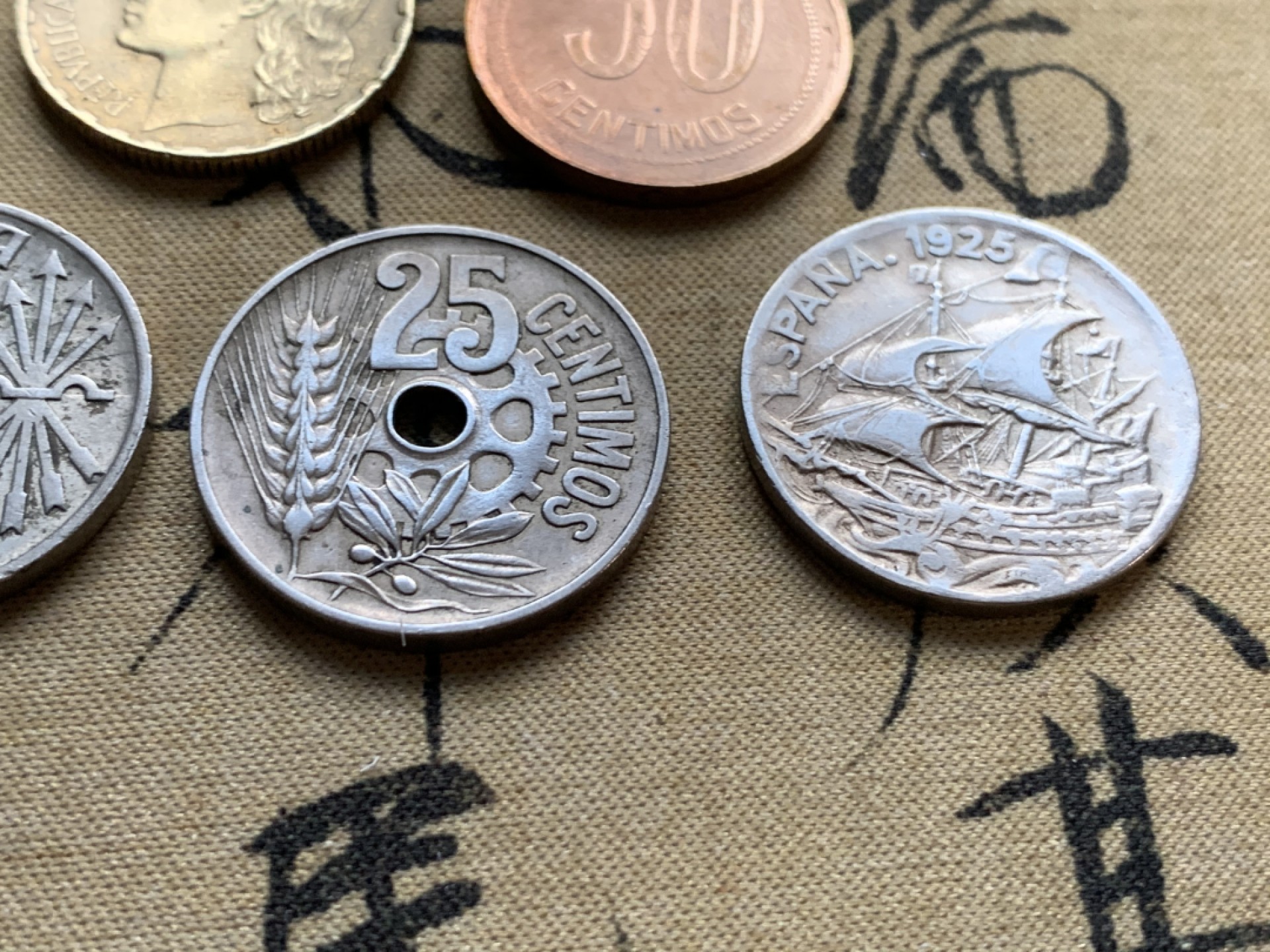 《竞宝斋》第51场-本周日，周一2场连拍（全场不限金额包邮） （西班牙内战币4枚+1925年1枚）1937年1比塞塔铜币+1937年50分铜币+1937年25分+1934年25分+1925年25分