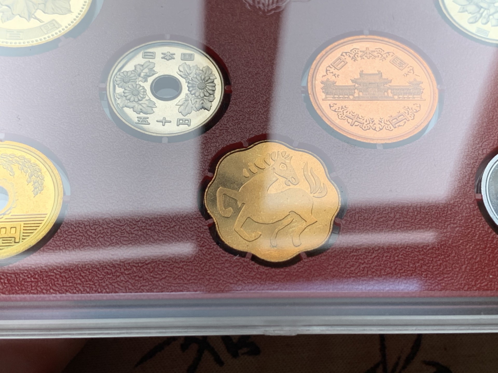 《竞宝斋》第51场-本周日，周一2场连拍（全场不限金额包邮） 日本2002年（平成十四年）清年份官方原装套币1-500日元 带铜章