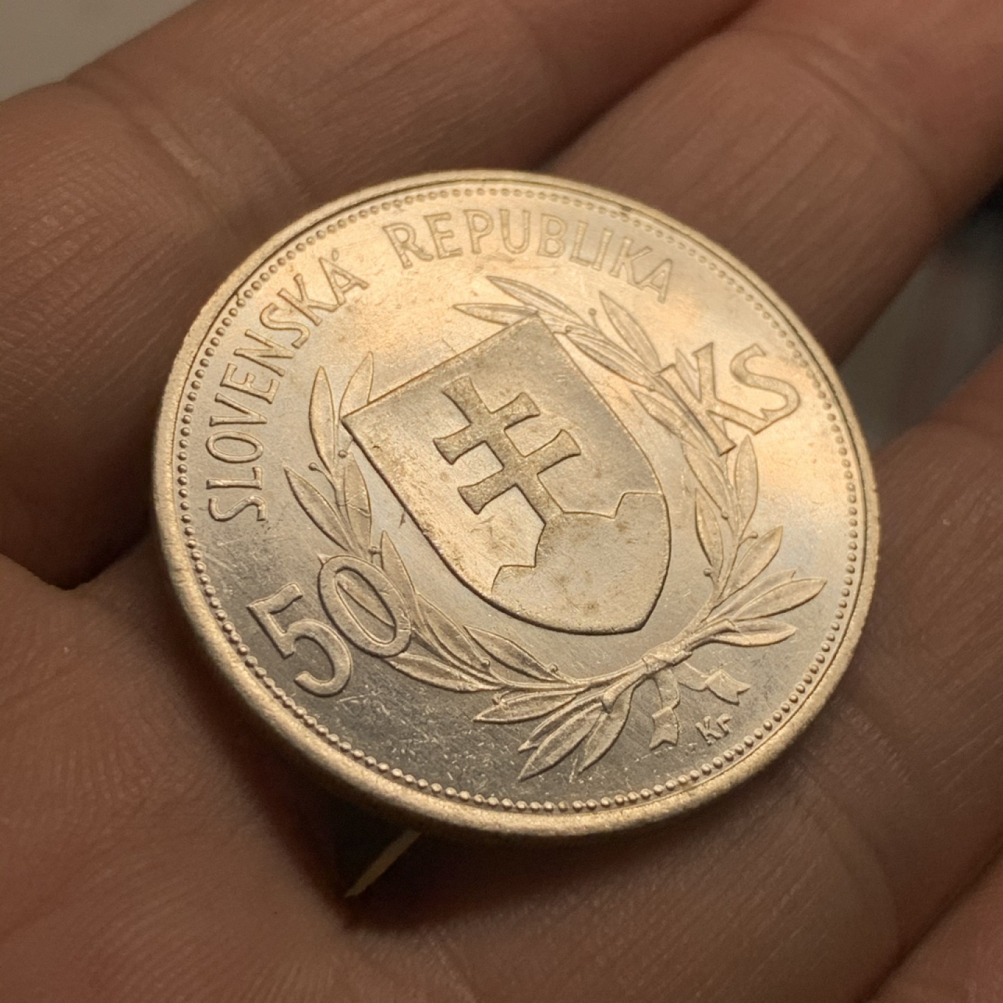 《竞宝斋》第51场-本周日，周一2场连拍（全场不限金额包邮） 德占捷克斯洛伐克 1944年 50克朗 总统纪念币 原光银币