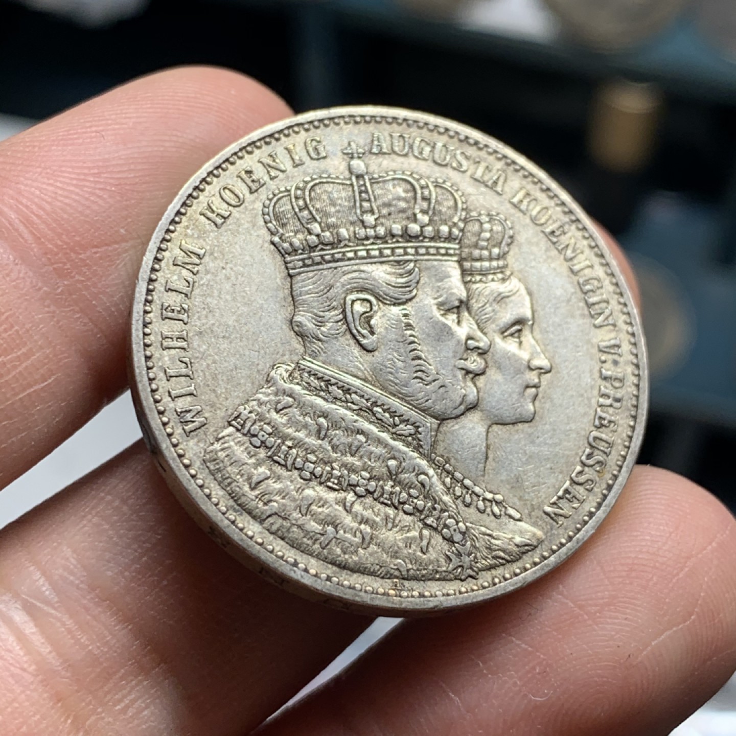 《竞宝斋》第51场-本周日，周一2场连拍（全场不限金额包邮） 德国普鲁士 1861年 登基纪念 1泰勒 银币 原味好品 AU50的状态 可送评