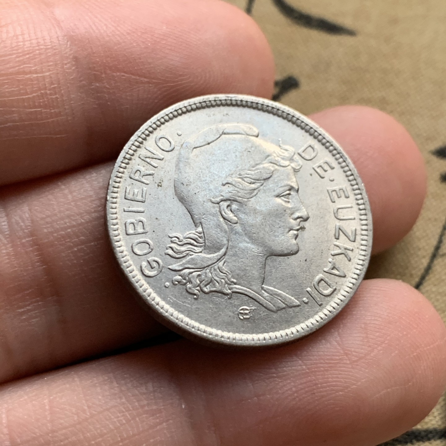 《竞宝斋》第51场-本周日，周一2场连拍（全场不限金额包邮） 西班牙 1937年 巴斯克地区内战 1和2比塞塔 镍币 一对 AU带光