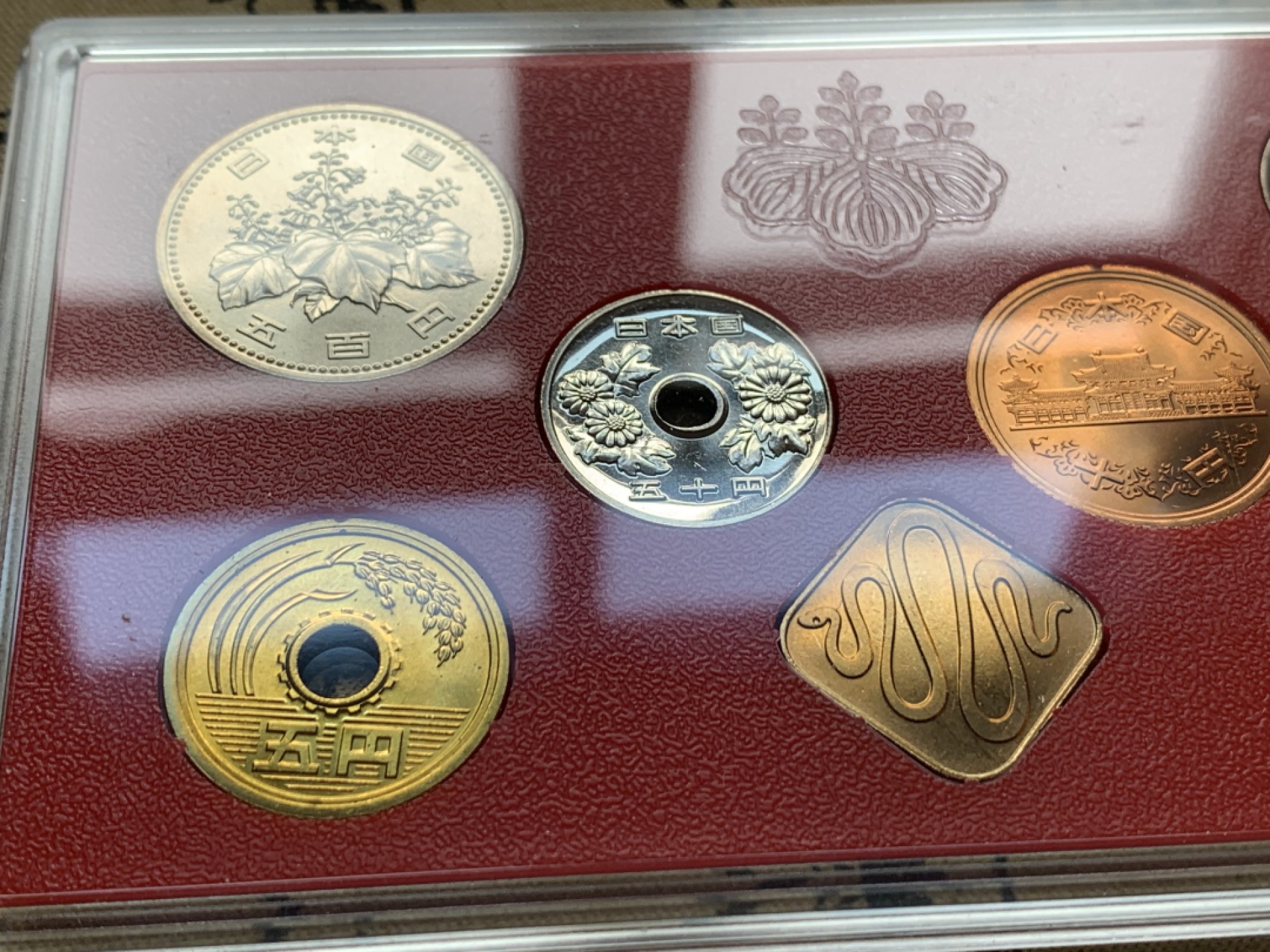 《竞宝斋》第51场-本周日，周一2场连拍（全场不限金额包邮） 日本1989年（平成元年）清年份官方原装套币1-500日元 带铜章