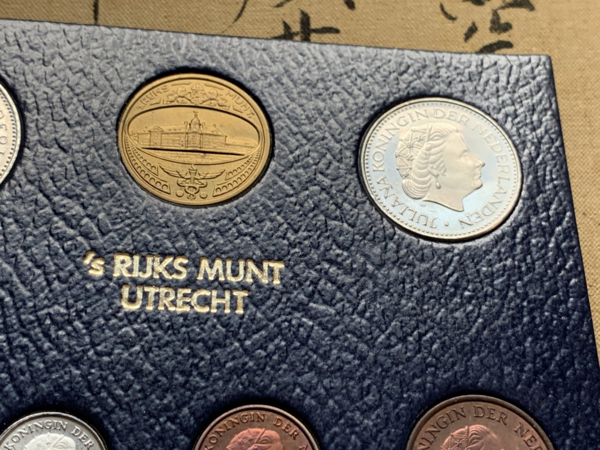 《竞宝斋》第51场-本周日，周一2场连拍（全场不限金额包邮） 荷兰1980年+1999年清年份官方原装套币各一套UNC-BU 全面值年份一步到位 6枚+6枚 