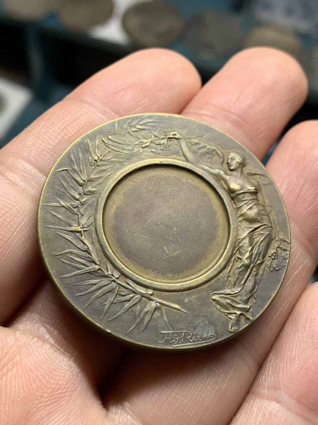 《竞宝斋》第51场-本周日，周一2场连拍（全场不限金额包邮） 法国 1900左右 戎装法兰西女神 铜章 40.1mm 30.4克