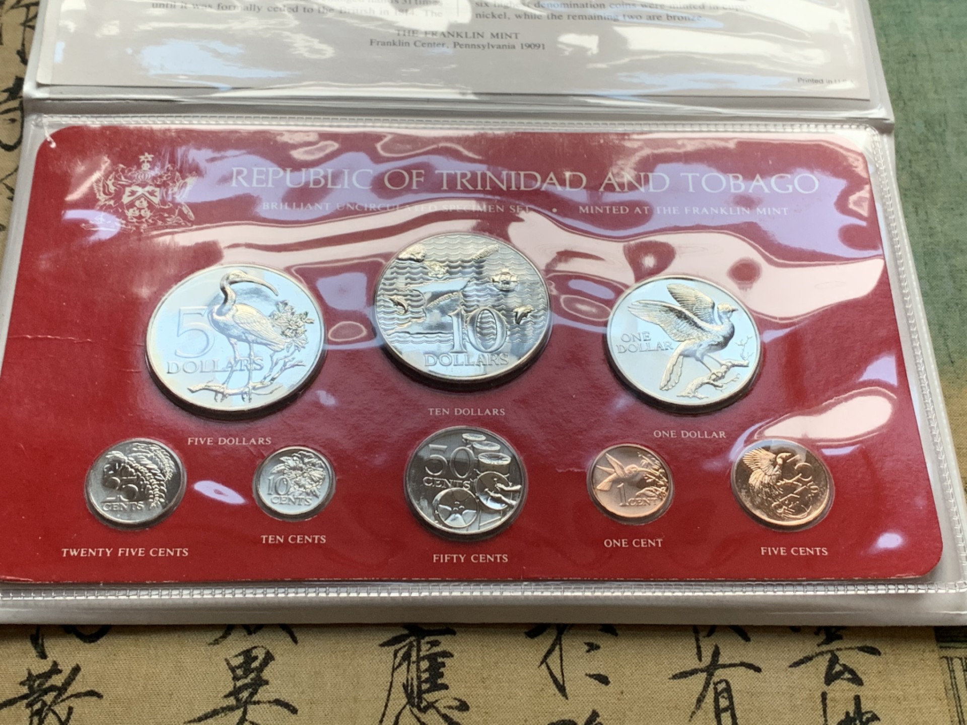 《竞宝斋》第51场-本周日，周一2场连拍（全场不限金额包邮） 1980年特尼尼达和多巴哥铜镍币八枚套币发行量798套 塑料夹套