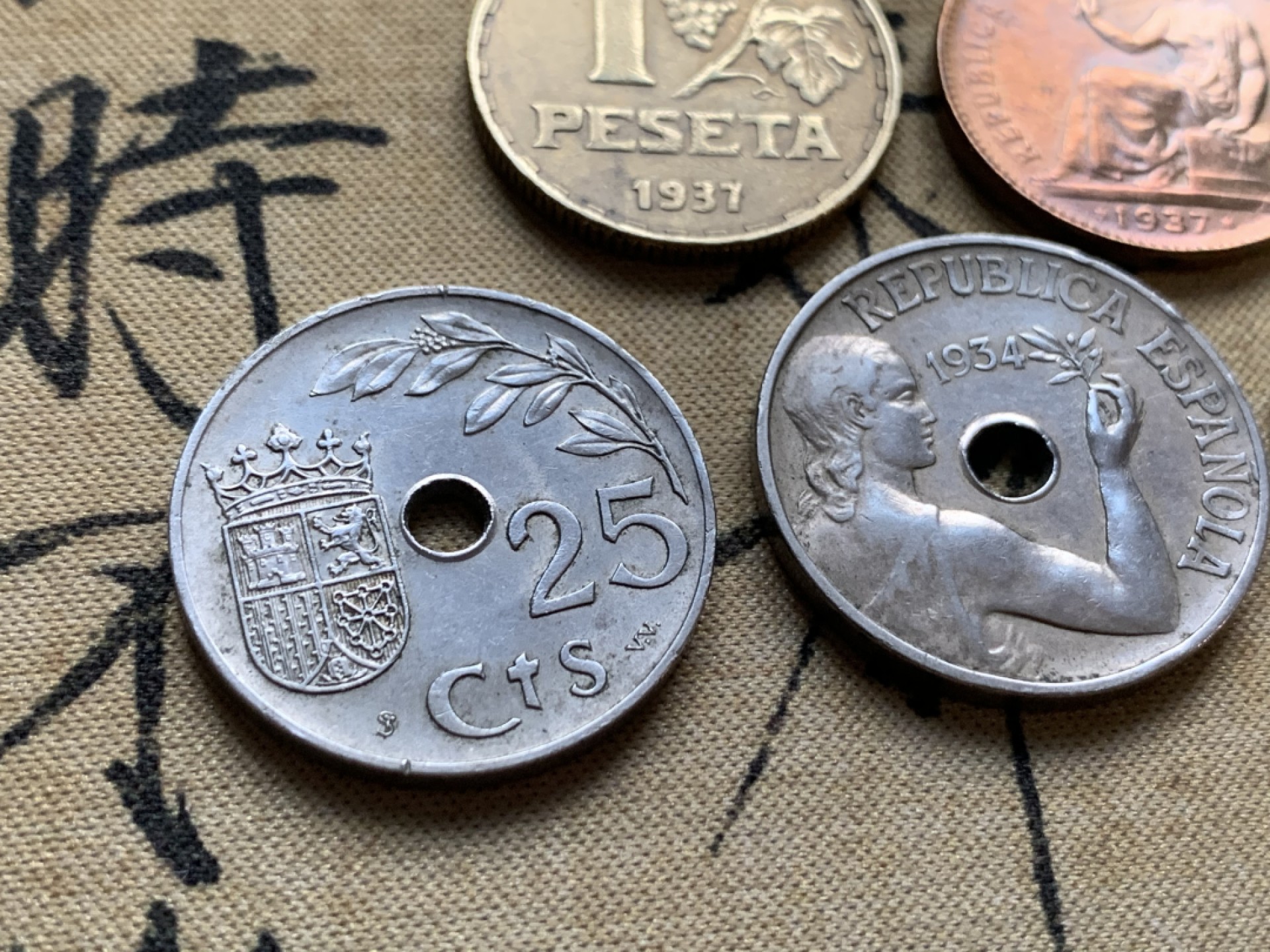 《竞宝斋》第51场-本周日，周一2场连拍（全场不限金额包邮） （西班牙内战币4枚+1925年1枚）1937年1比塞塔铜币+1937年50分铜币+1937年25分+1934年25分+1925年25分