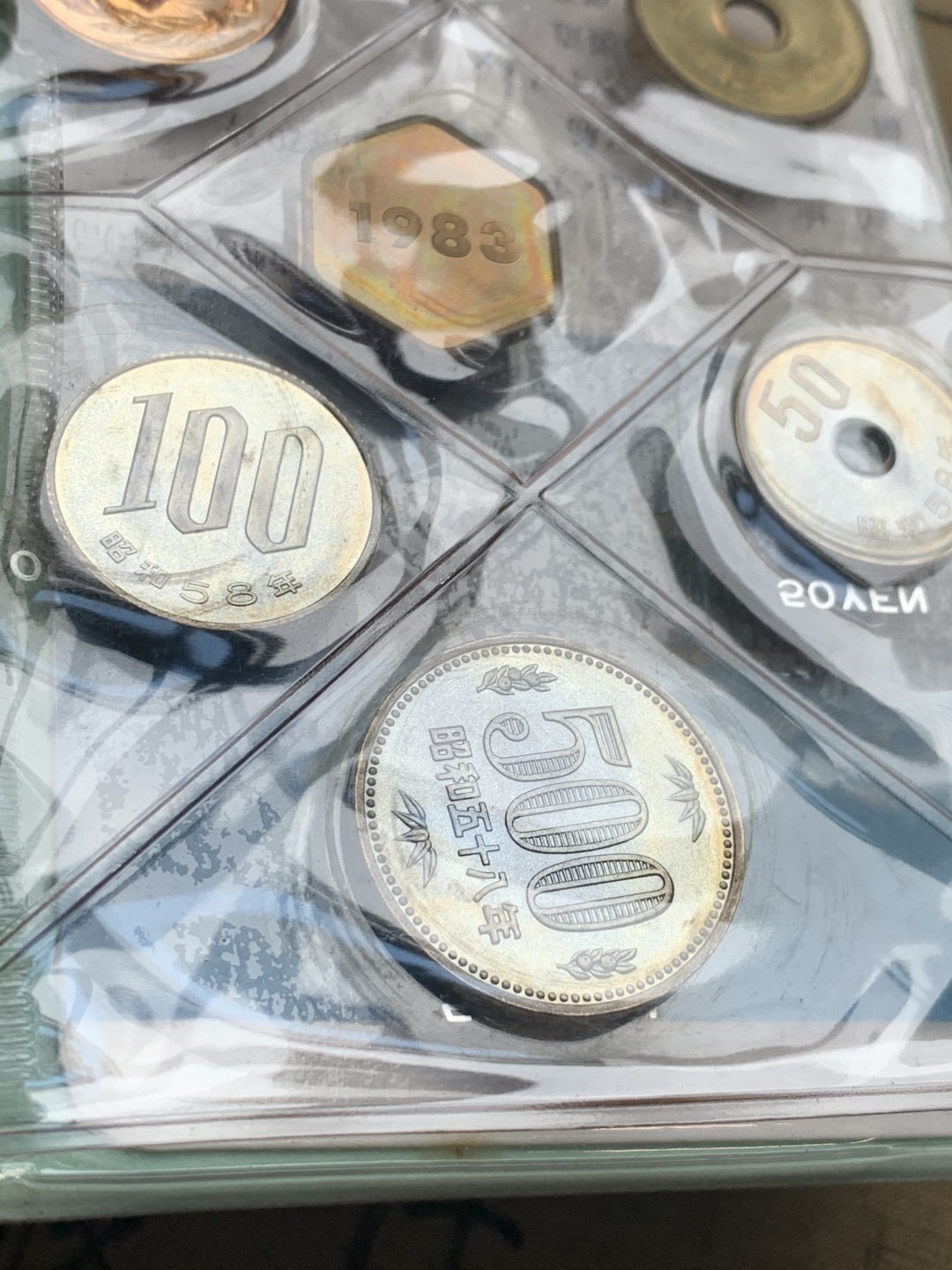 《竞宝斋》第51场-本周日，周一2场连拍（全场不限金额包邮） 日本1983年（昭和五十八年）清年份官方原装套币1-500日元 带铜章